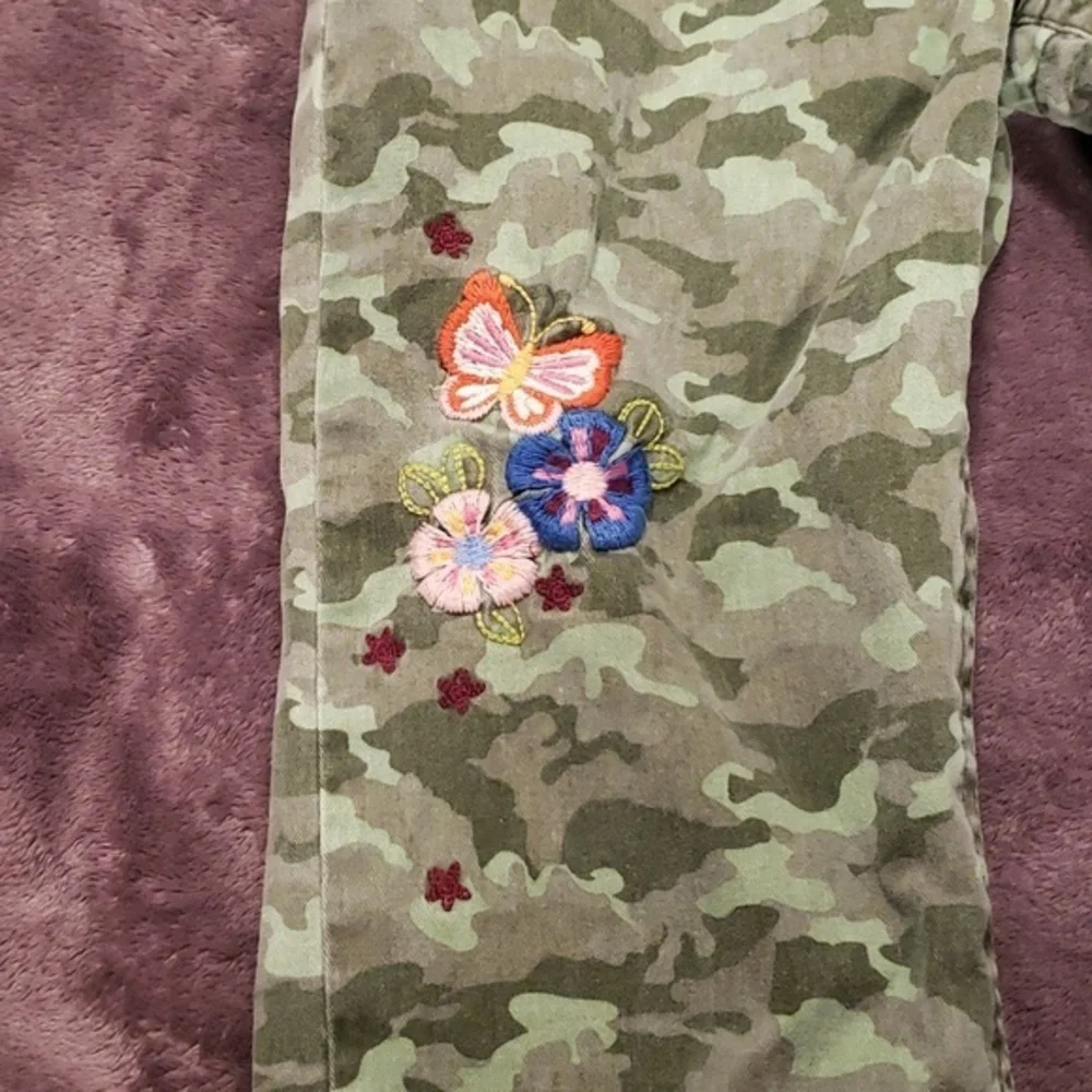Children's Place Capri's Size‎ 14 Camo with Flowers